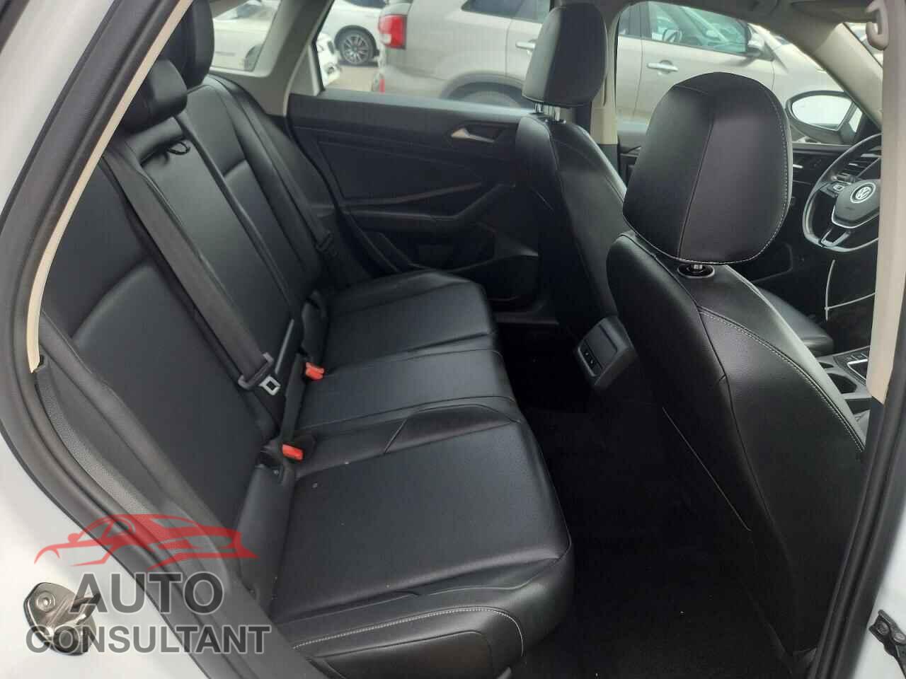 VOLKSWAGEN JETTA 2019 - 3VWEB7BU9KM124581