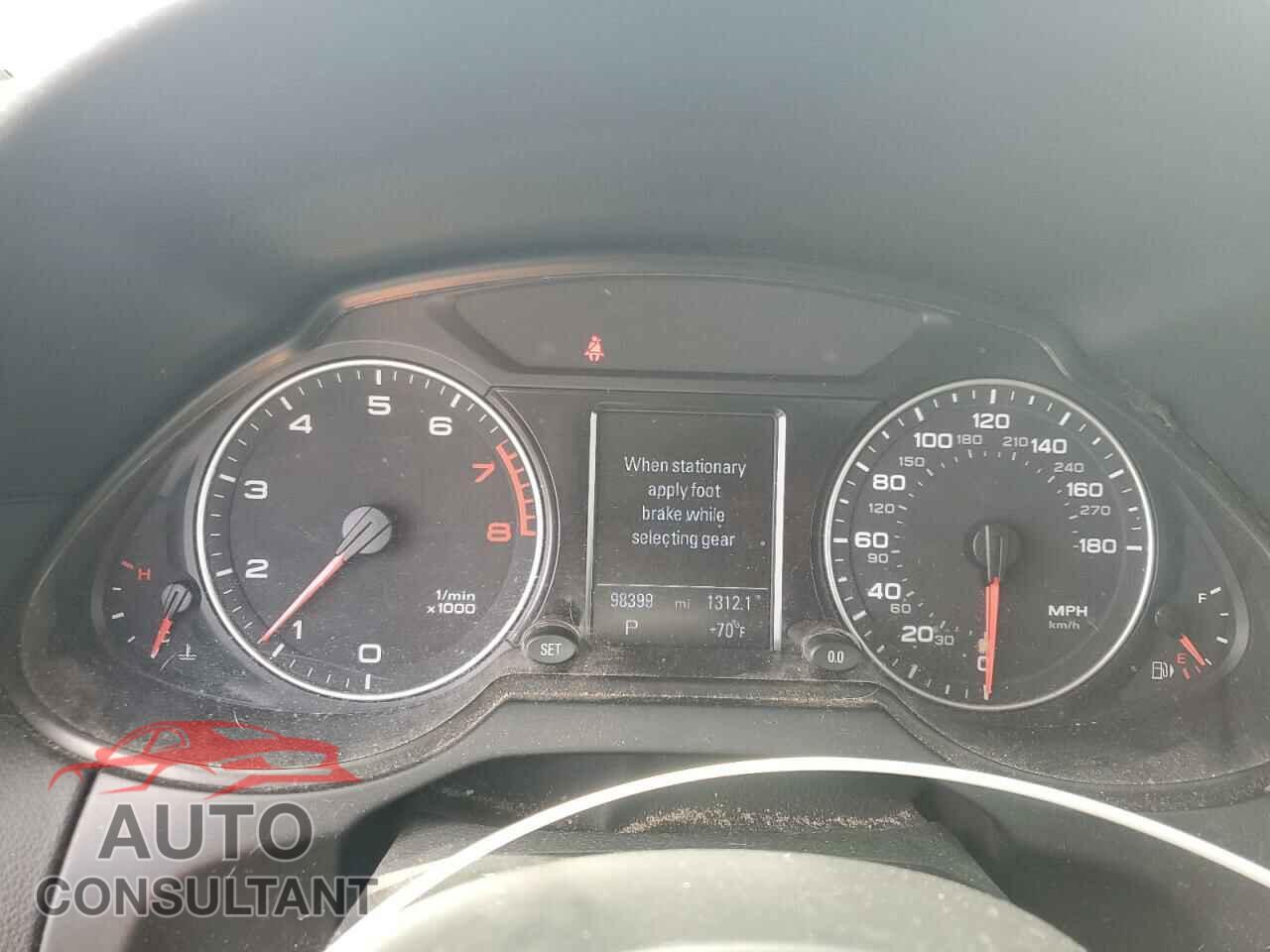AUDI Q5 2011 - WA1LFAFP3BA044376