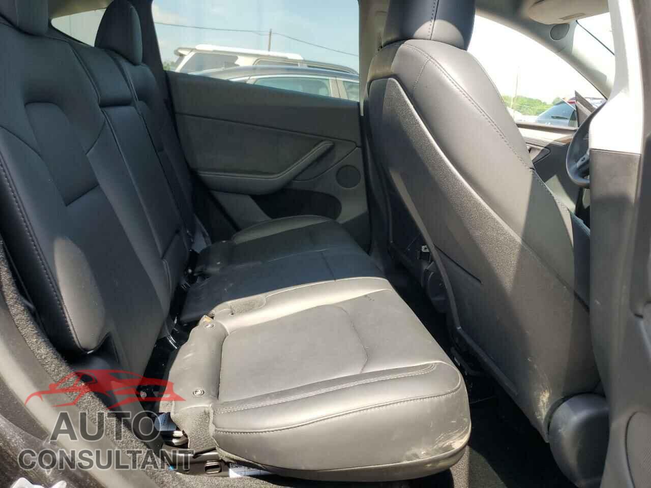 TESLA MODEL Y 2024 - 7SAYGDEE3RA302231