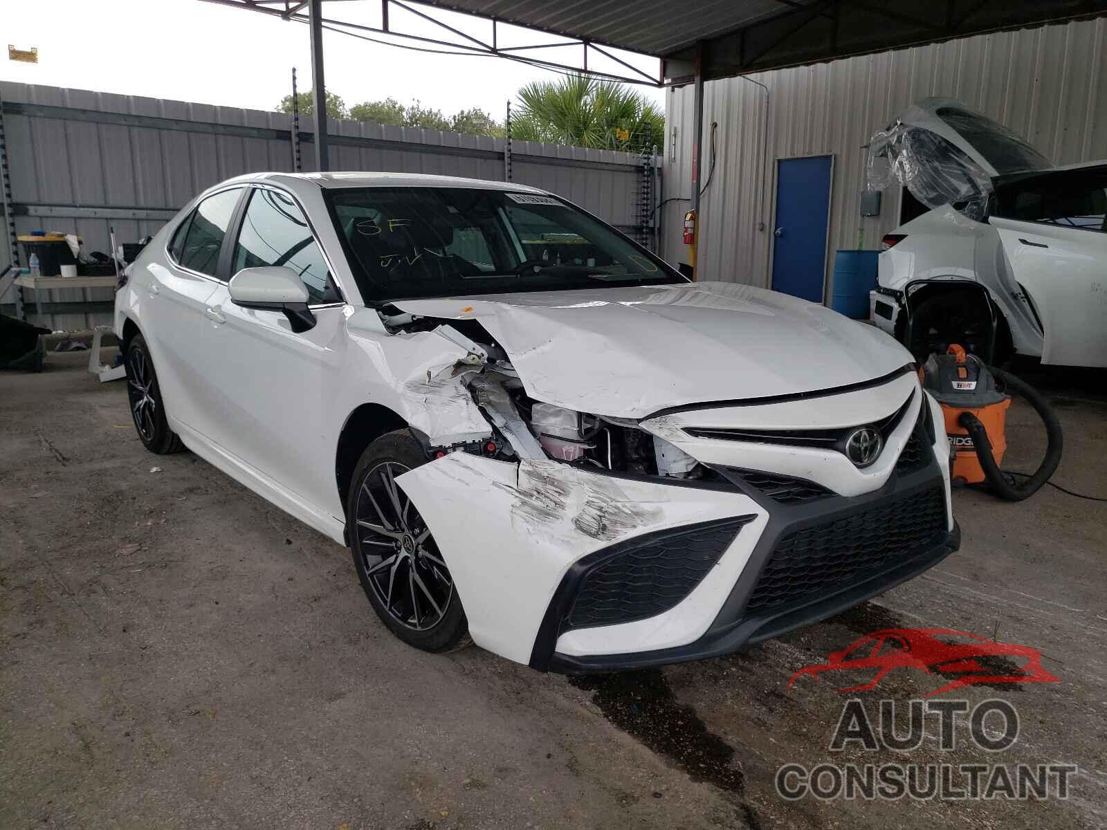 TOYOTA CAMRY 2021 - 4T1G11AK5MU571088