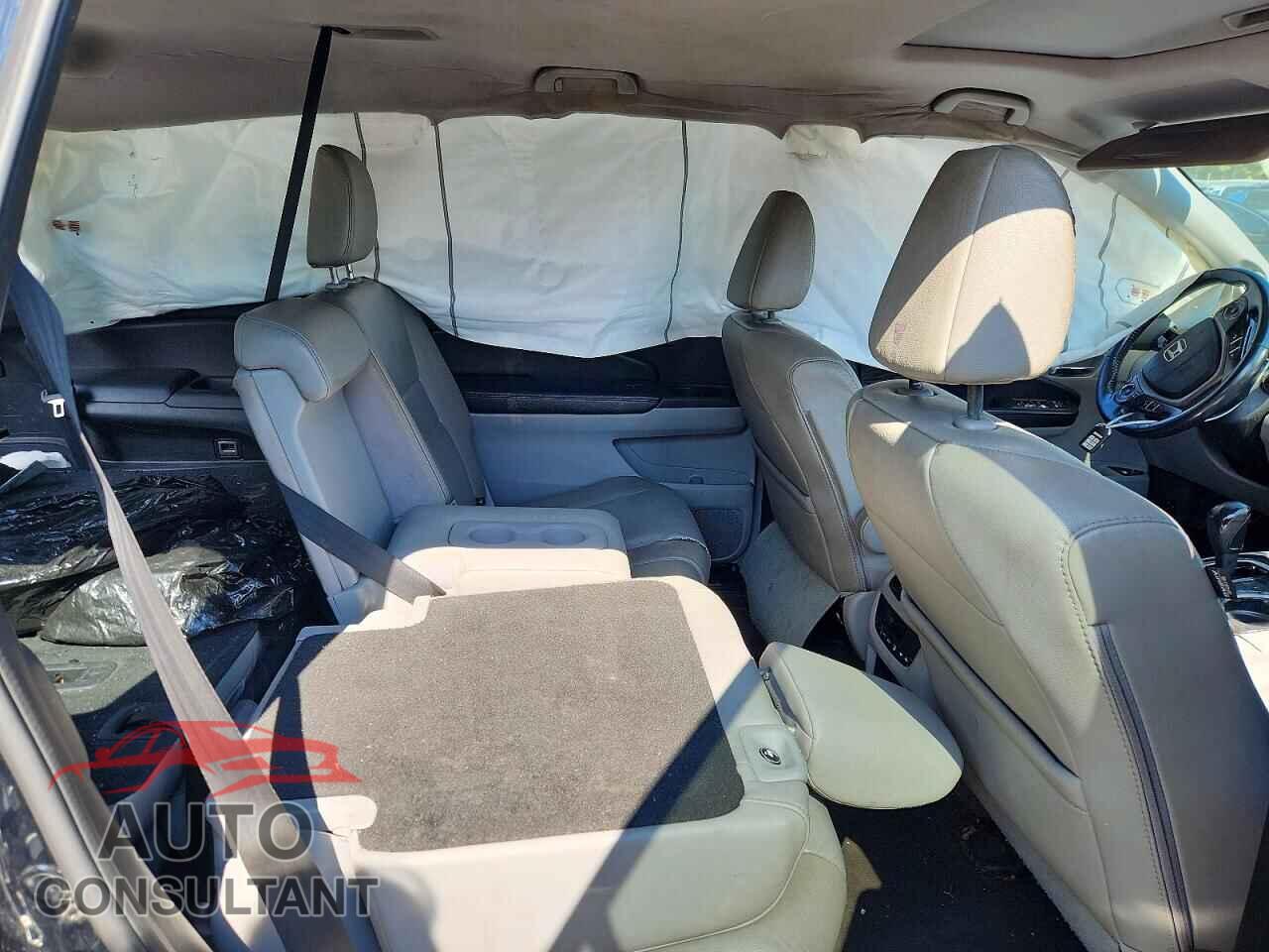 HONDA PILOT 2017 - 5FNYF6H72HB055729