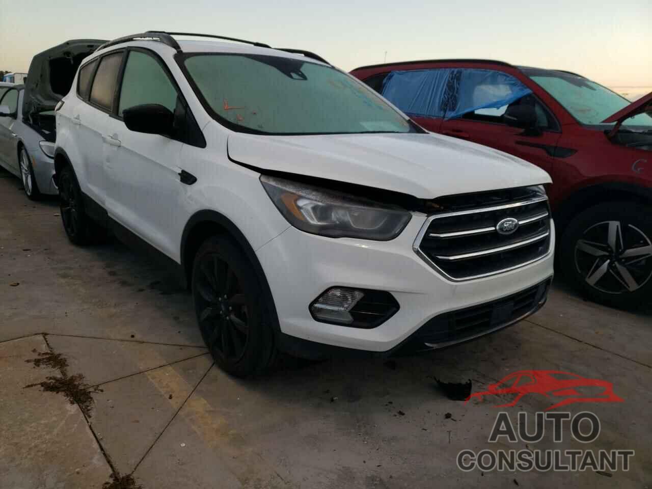 FORD ESCAPE 2018 - 1FMCU9GD1JUA43752
