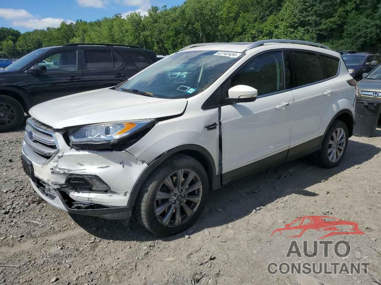 FORD ESCAPE 2017 - 1FMCU9J9XHUA07556