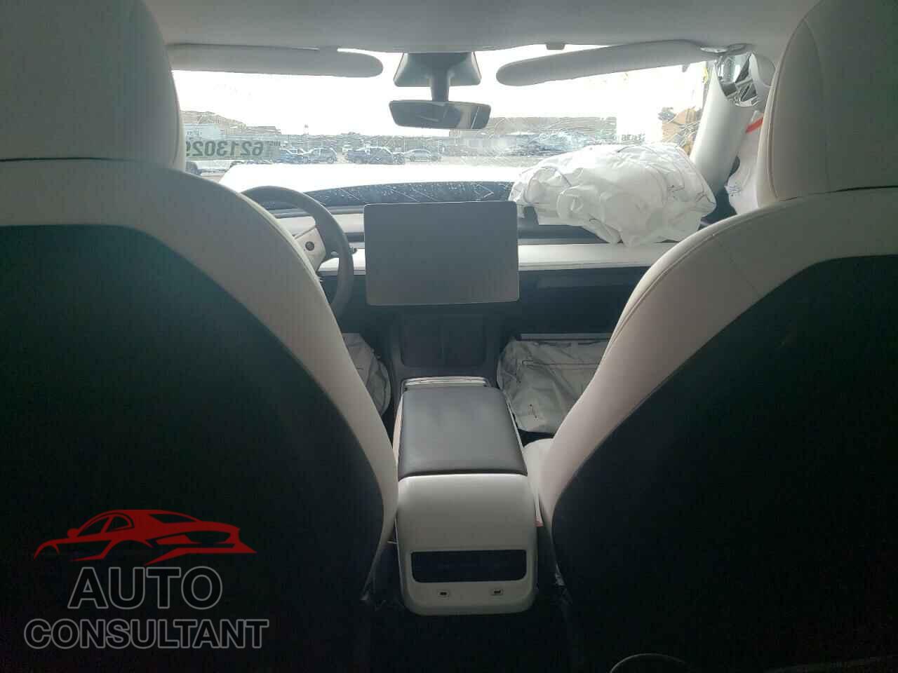 TESLA MODEL Y 2021 - 5YJYGAEE4MF115779