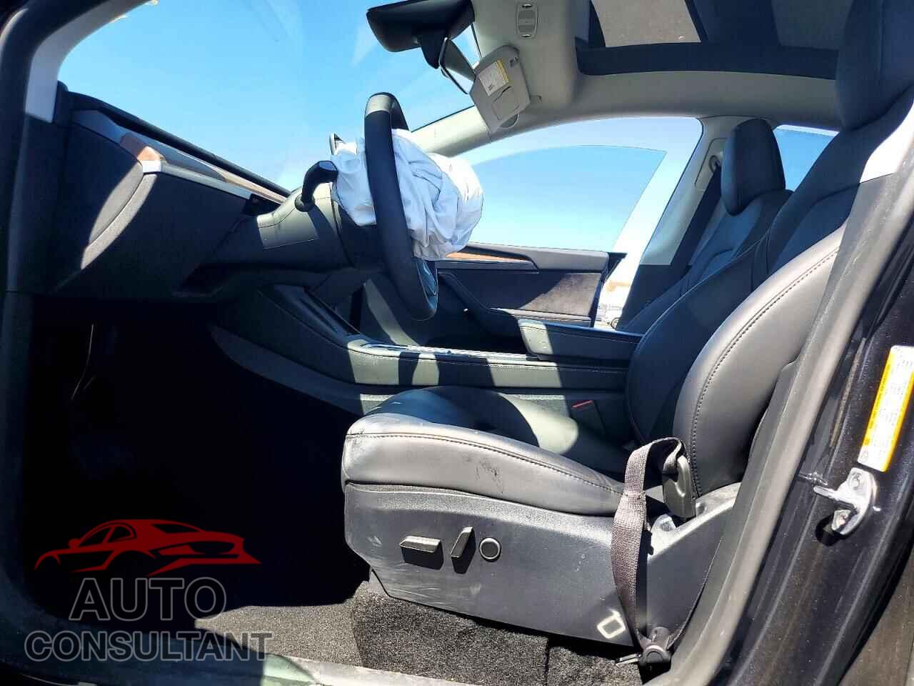 TESLA MODEL Y 2024 - 7SAYGDED6RF230449