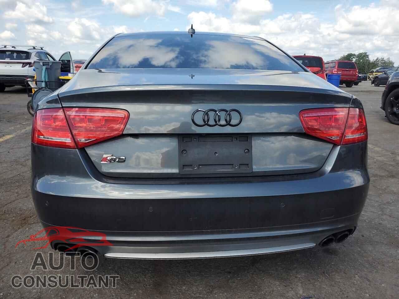 AUDI S8 2013 - WAUD2AFD4DN020379