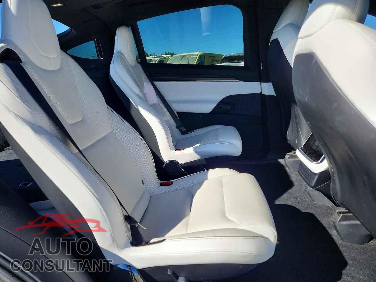 TESLA MODEL X 2022 - 7SAXCBE61NF357357