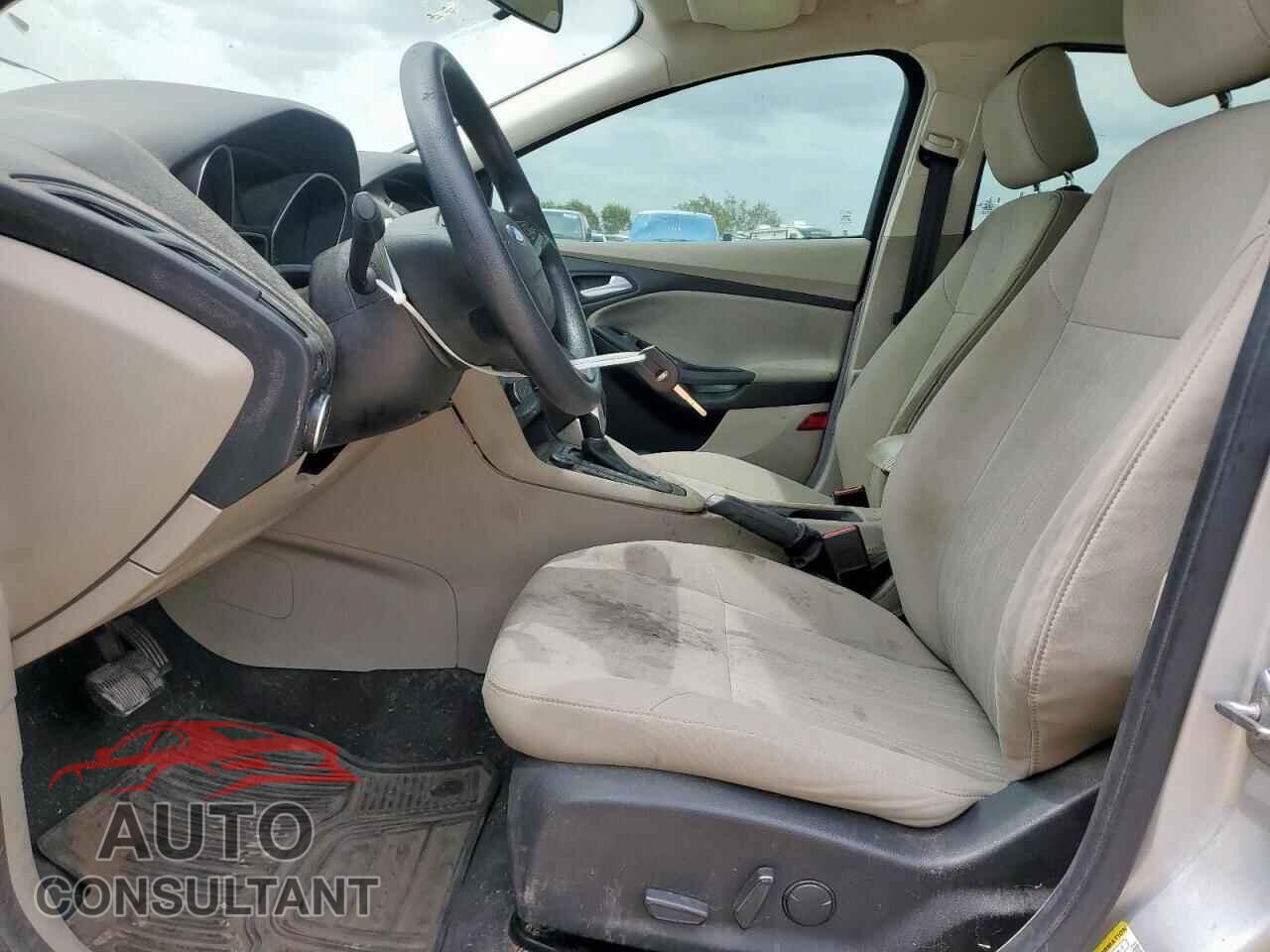 FORD FOCUS 2015 - 1FADP3F21FL210370
