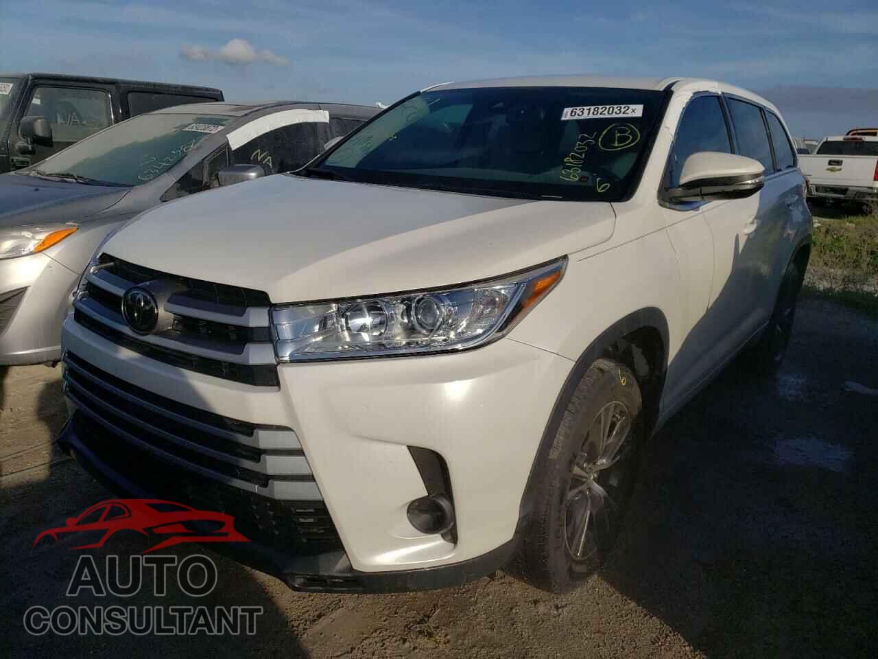 TOYOTA HIGHLANDER 2018 - 5TDZZRFH7JS273546