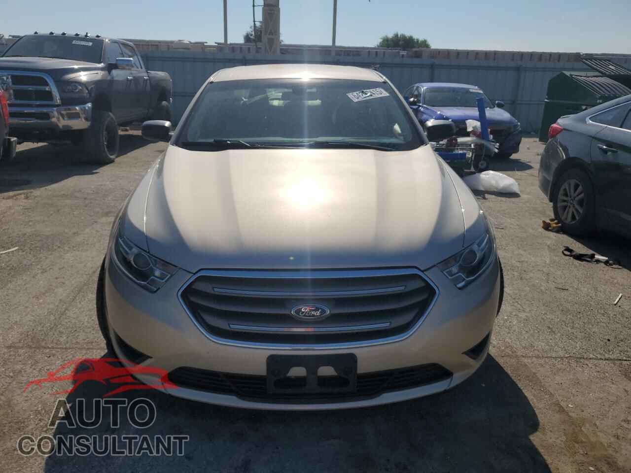 FORD TAURUS 2018 - 1FAHP2D89JG105645
