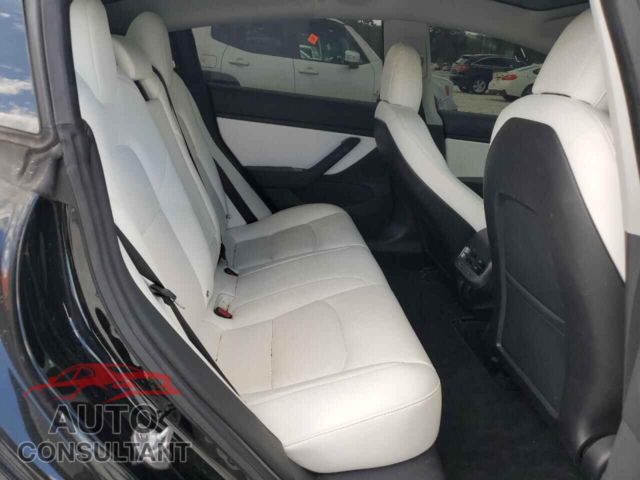 TESLA MODEL 3 2018 - 5YJ3E1EB3JF147527