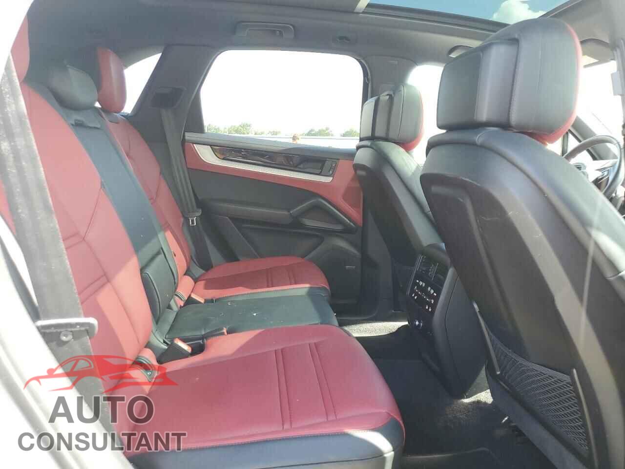 PORSCHE CAYENNE 2024 - WP1AA2AY2RDA02872