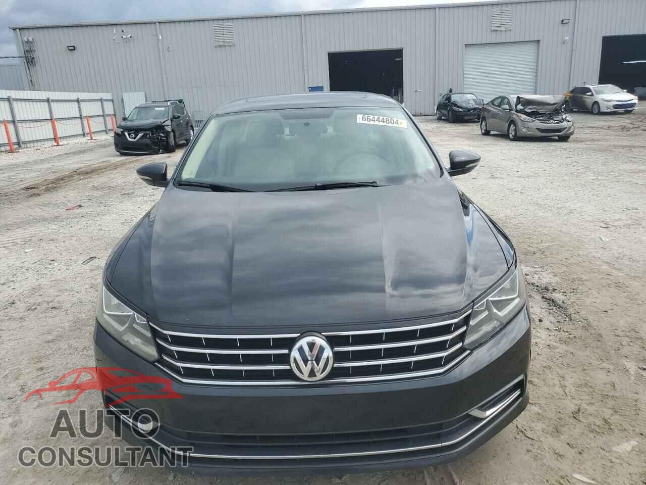 VOLKSWAGEN PASSAT 2017 - 1VWBT7A32HC034160