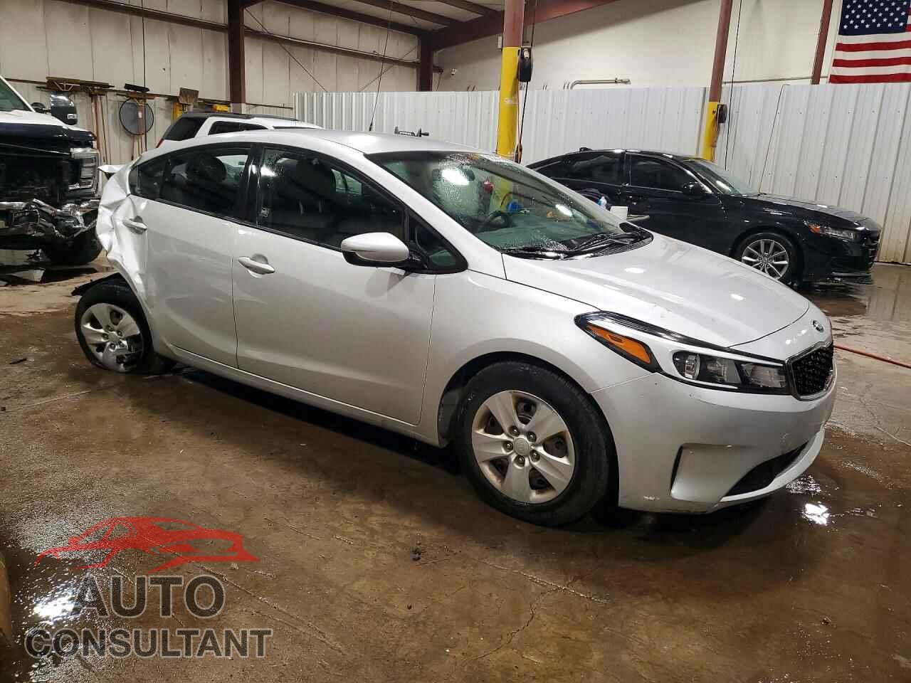 KIA FORTE 2017 - 3KPFK4A70HE107060