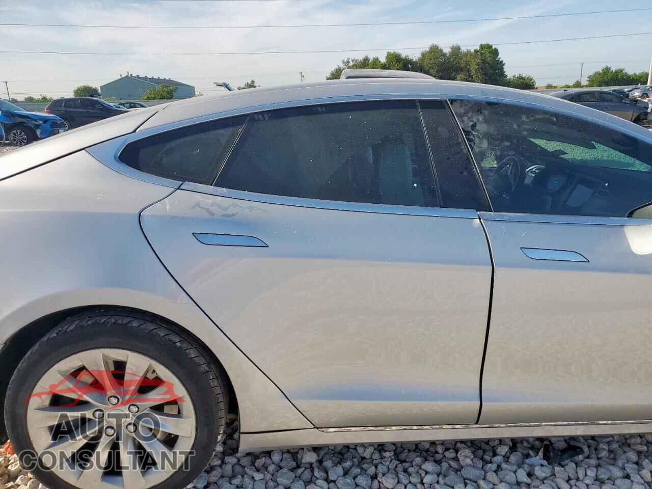 TESLA MODEL S 2017 - 5YJSA1E28HF200952