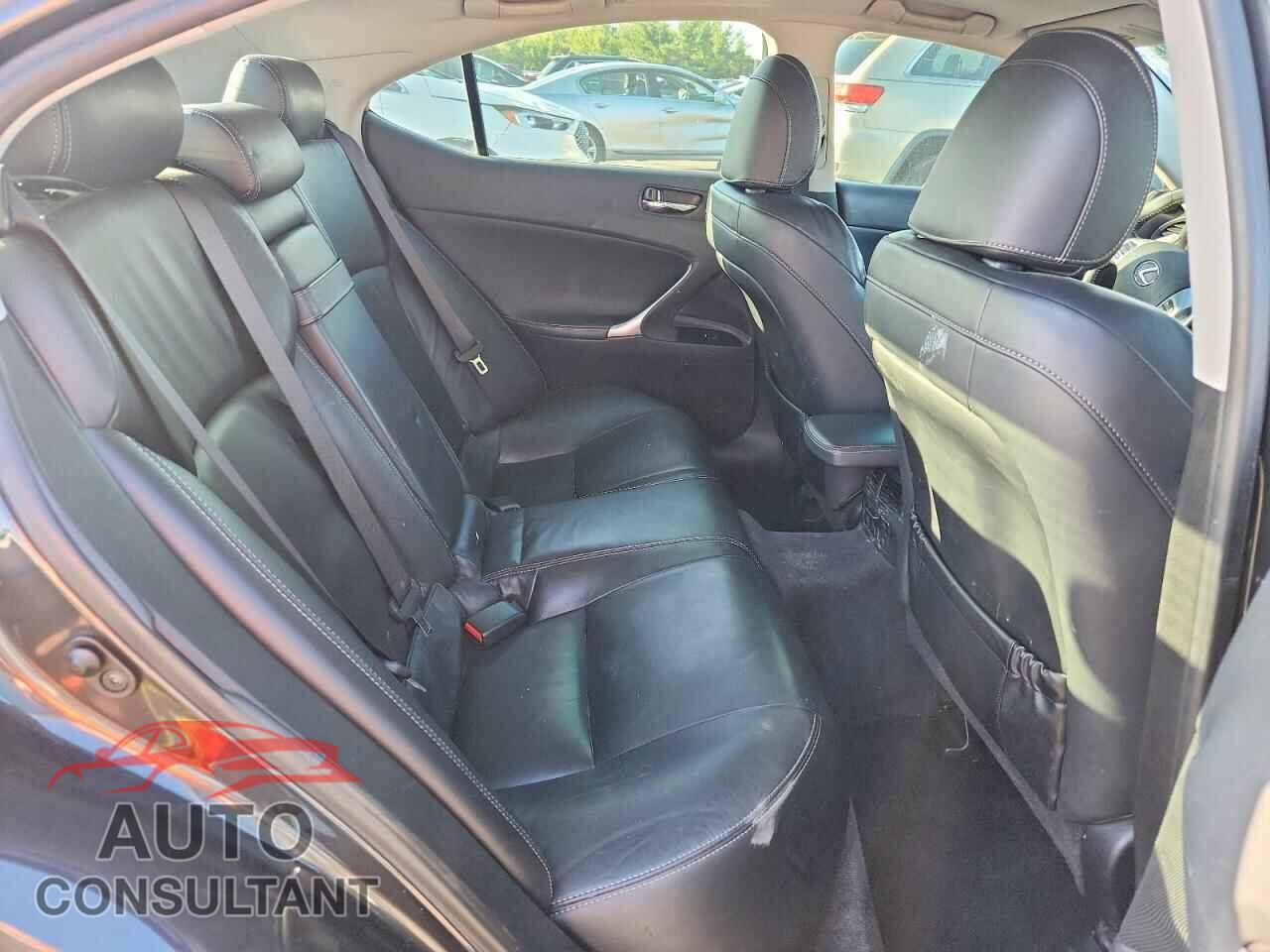 LEXUS IS 2011 - JTHCF5C28B5048100