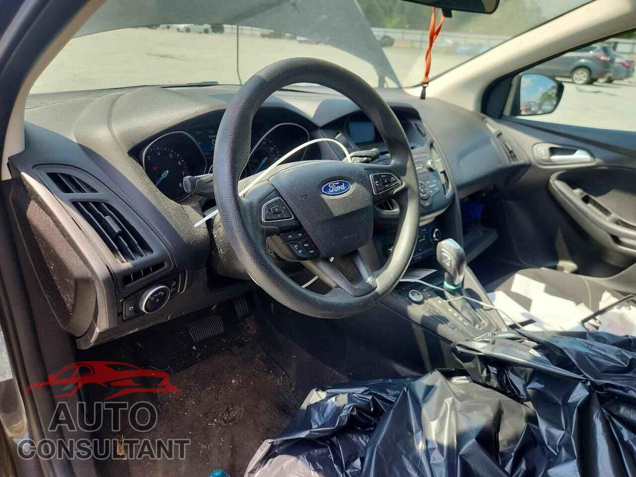 FORD FOCUS 2015 - 1FADP3F27FL354084
