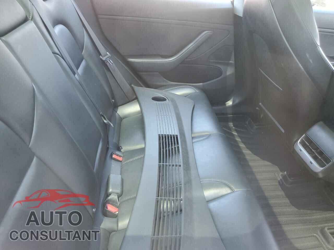 TESLA MODEL 3 2018 - 5YJ3E1EA5JF102077
