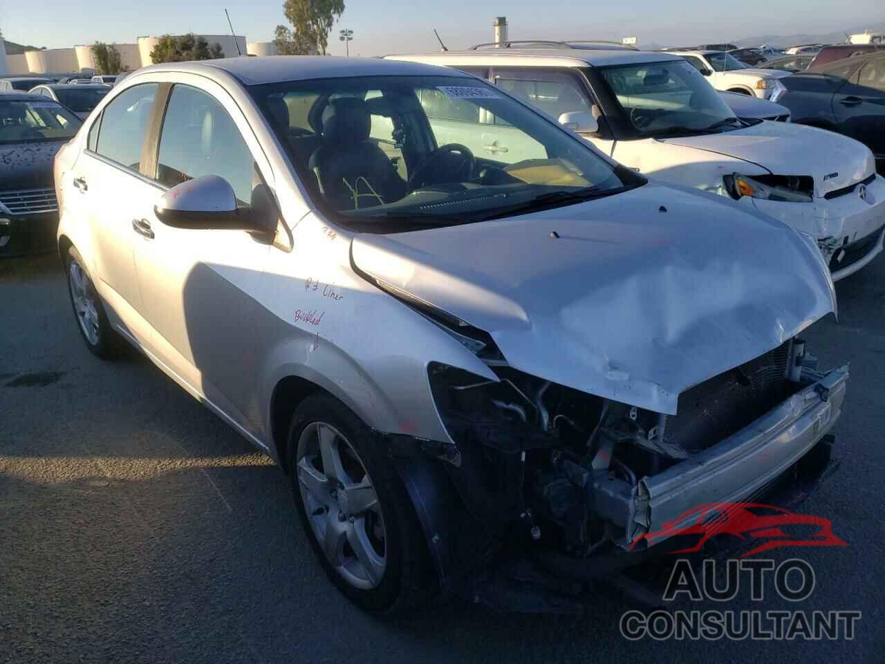 CHEVROLET SONIC 2016 - 1G1JE5SB7G4141838