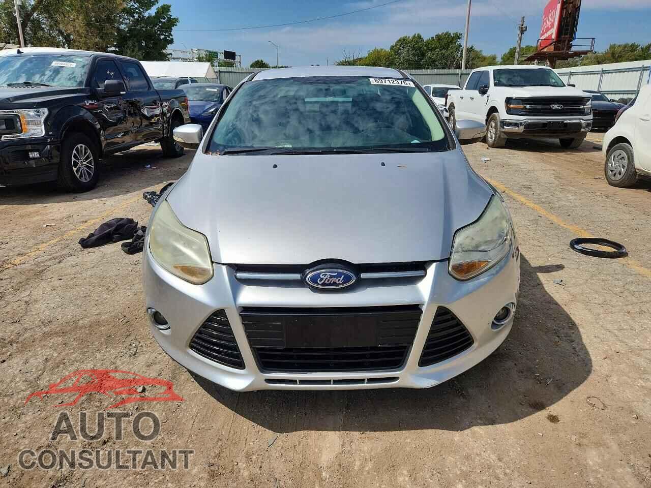 FORD FOCUS 2014 - 1FADP3F2XEL175617