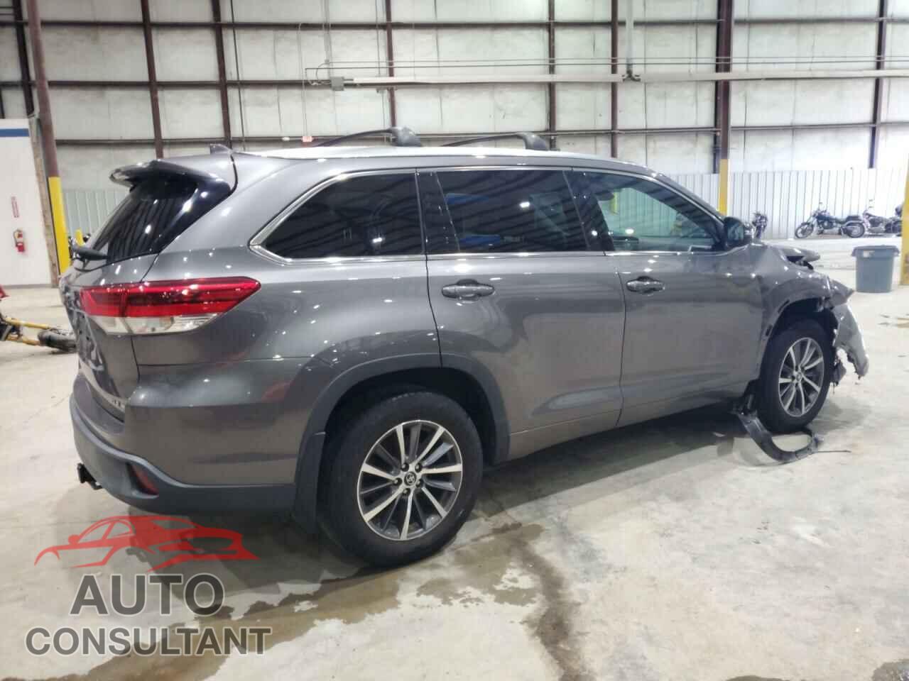 TOYOTA HIGHLANDER 2018 - 5TDJZRFH8JS556874