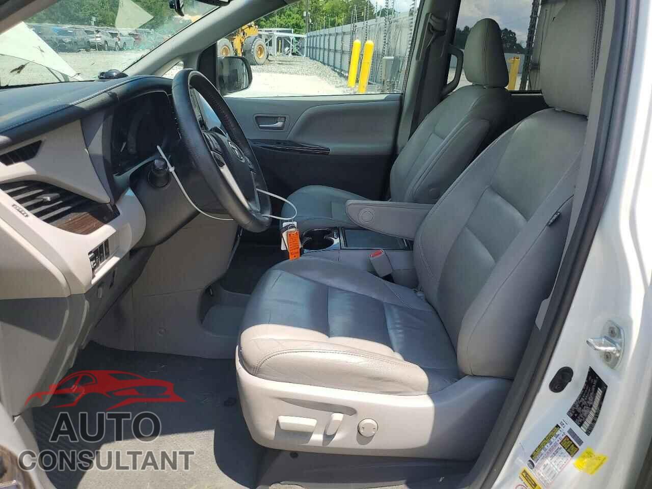 TOYOTA SIENNA 2017 - 5TDYZ3DC7HS856483