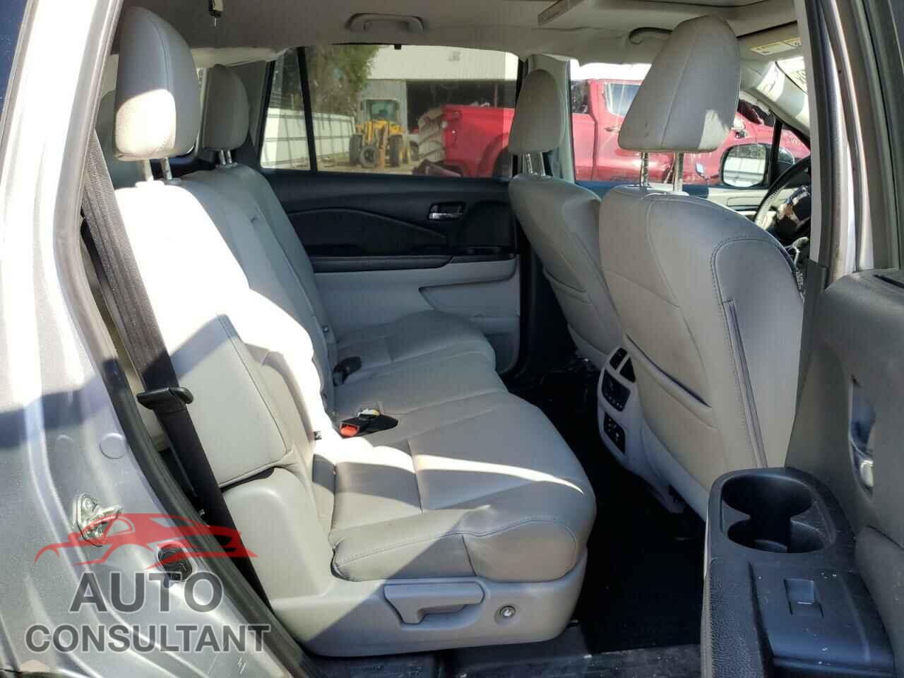 HONDA PILOT 2017 - 5FNYF5H95HB026477