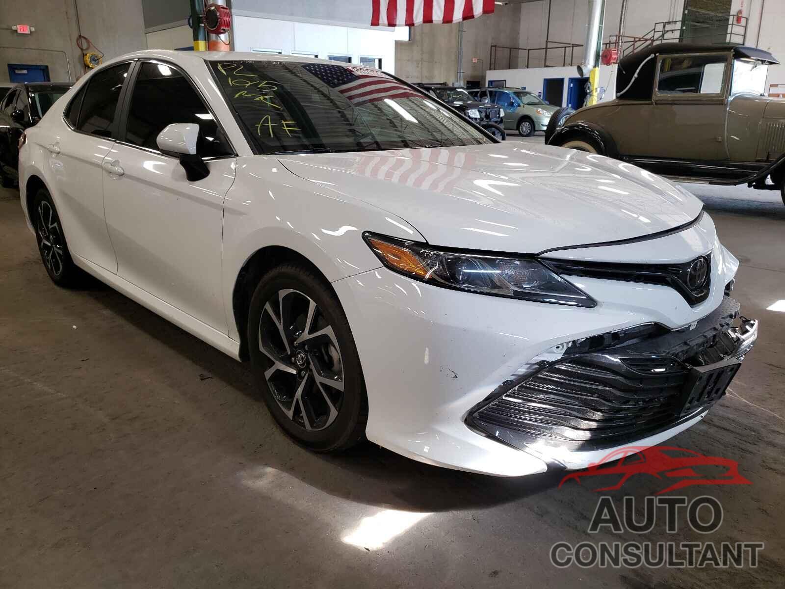 TOYOTA CAMRY 2018 - 4T1B11HK4JU028813