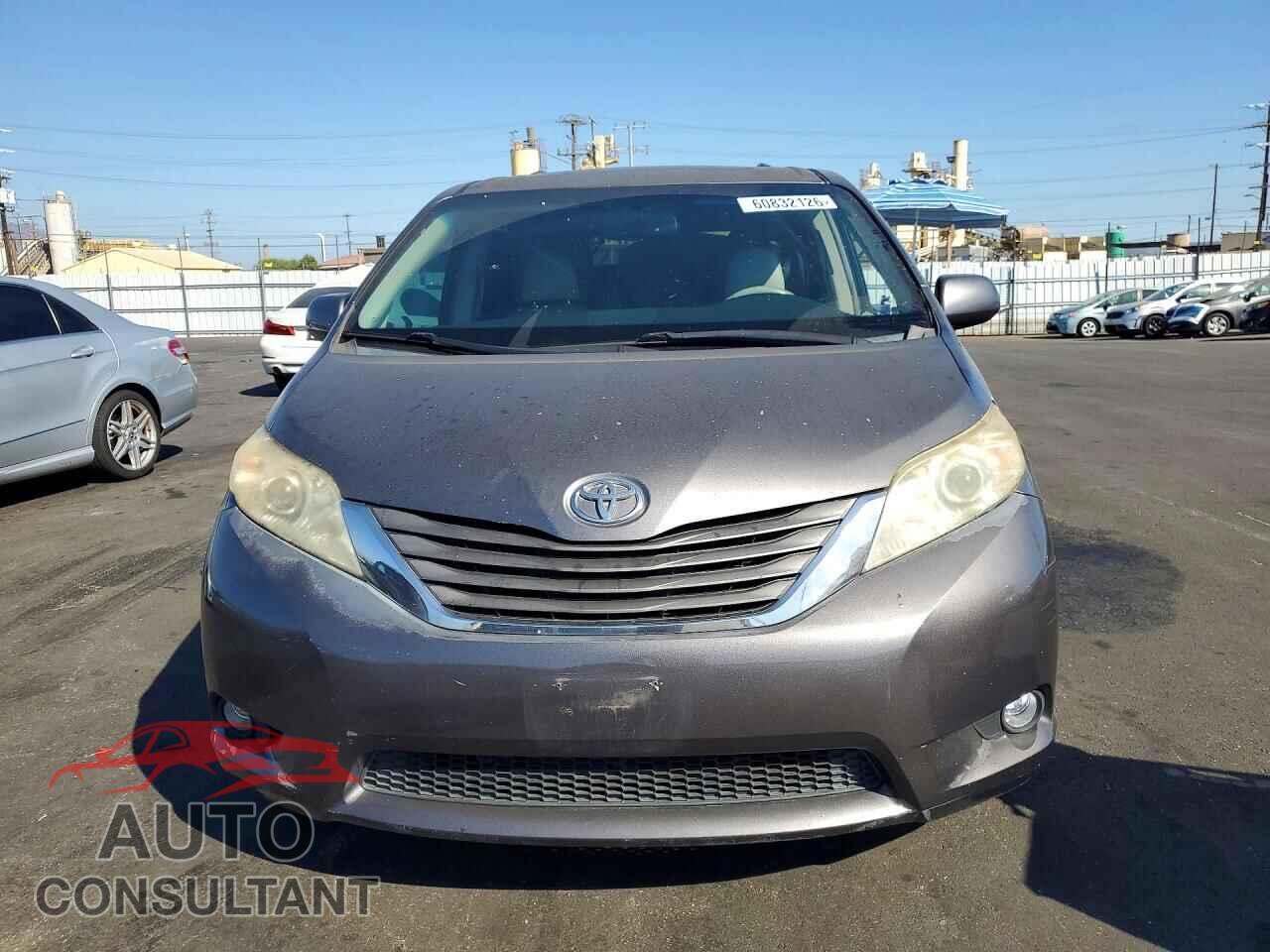 TOYOTA SIENNA 2011 - 5TDYK3DC4BS049320