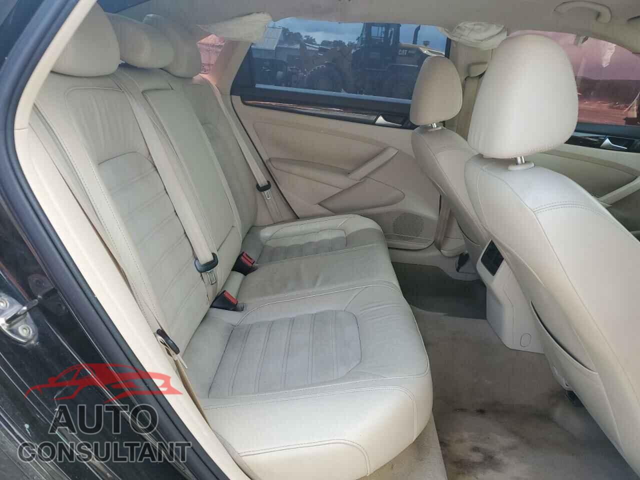 VOLKSWAGEN PASSAT 2015 - 1VWCV7A31FC001680