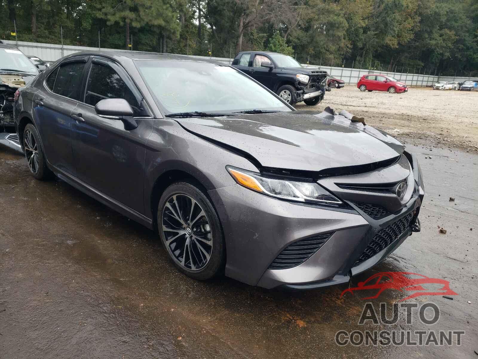 TOYOTA CAMRY 2018 - 4T1B11HK6JU023435