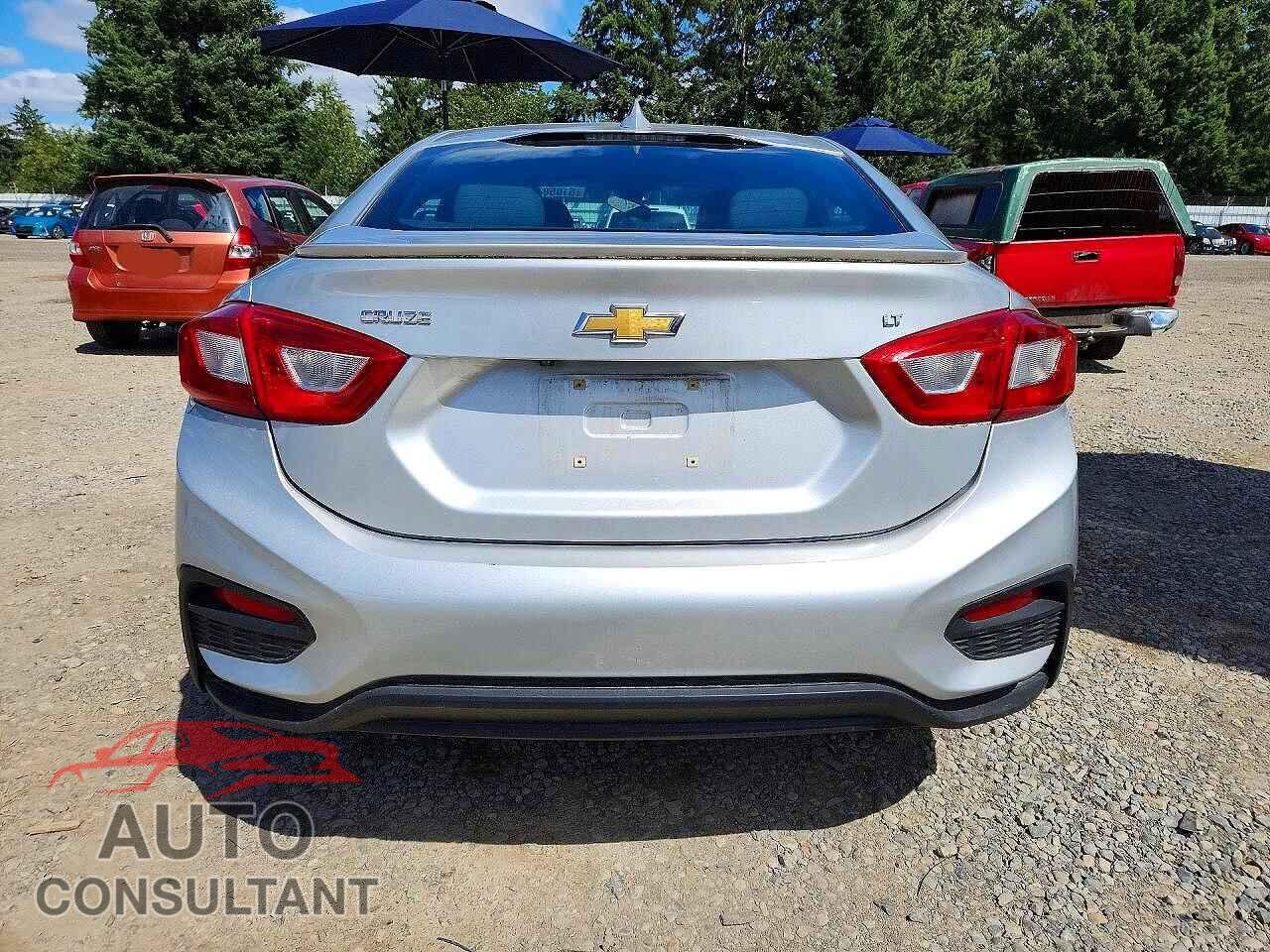 CHEVROLET CRUZE 2017 - 1G1BE5SM4H7267628