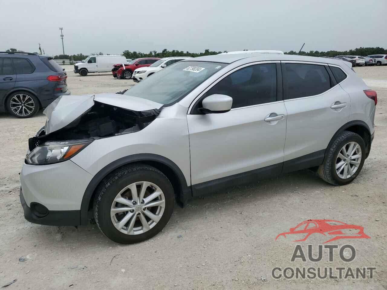 NISSAN ROGUE 2017 - JN1BJ1CP8HW028712