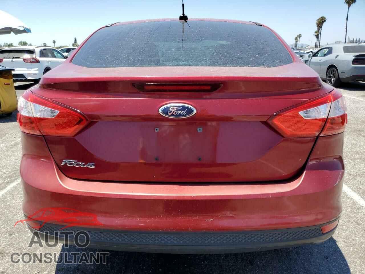 FORD FOCUS 2014 - 1FADP3F2XEL294557