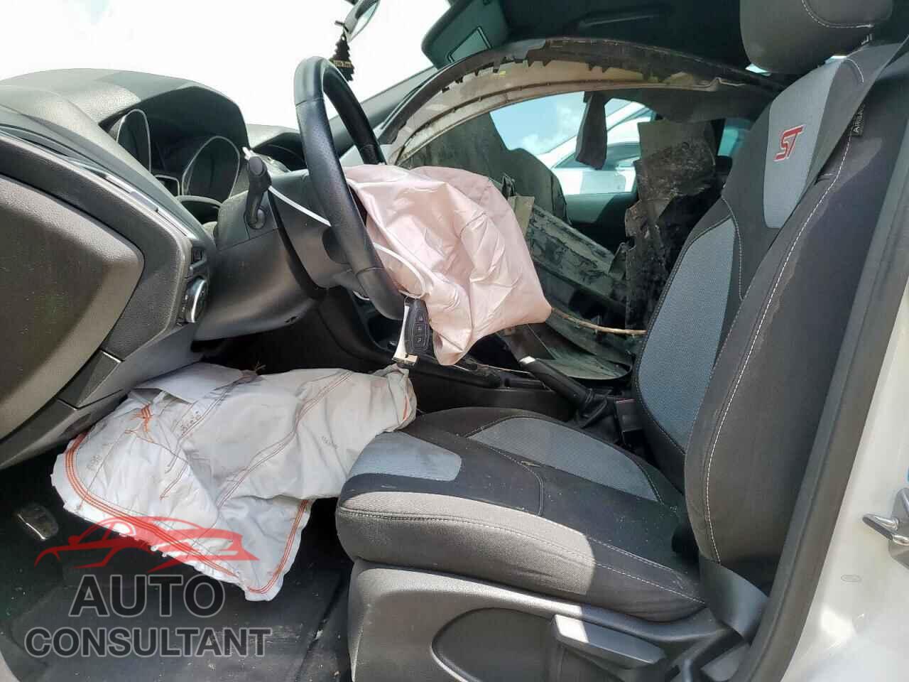 FORD FOCUS 2017 - 1FADP3L93HL310281