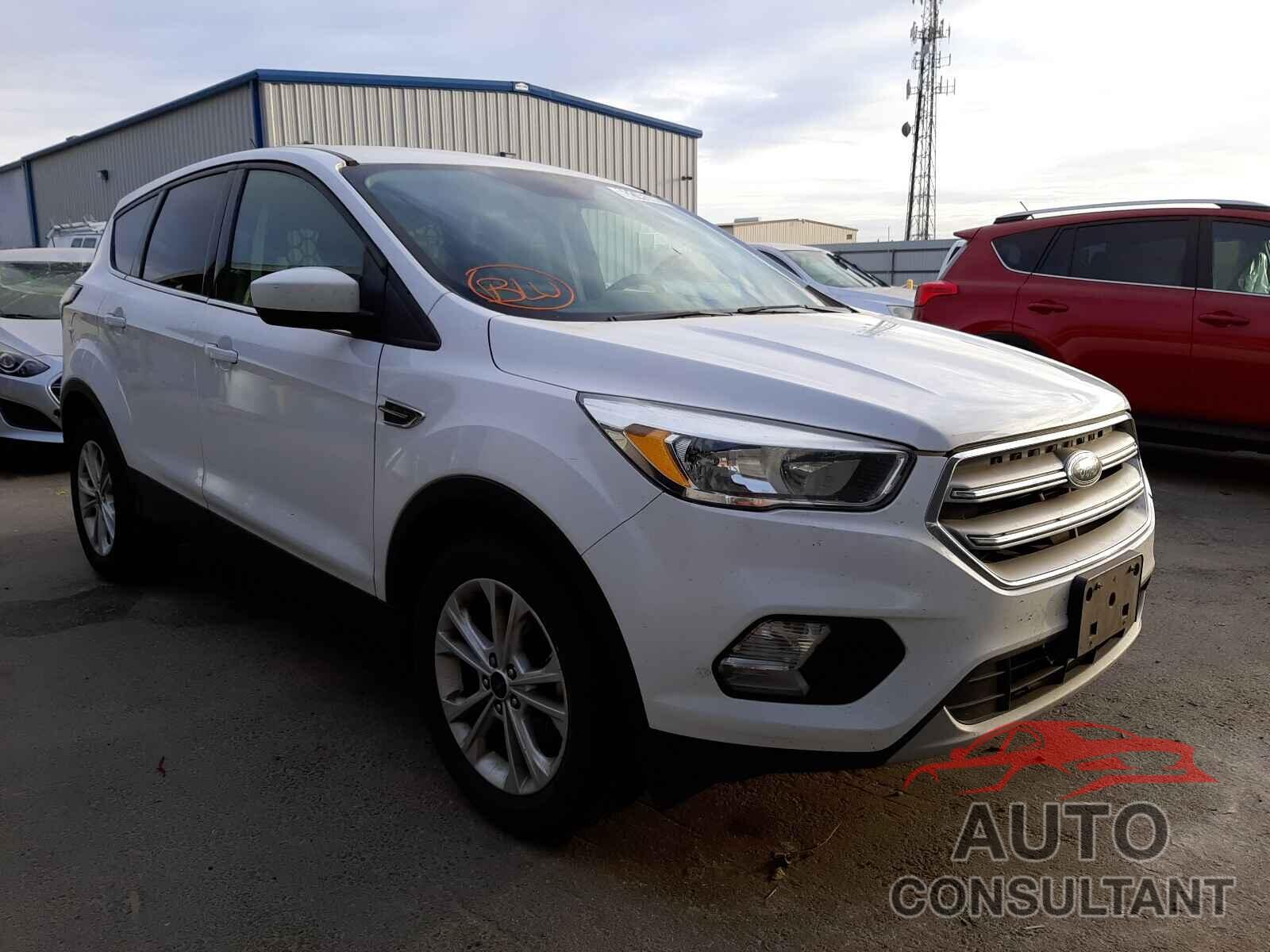 FORD ESCAPE 2017 - 1FMCU0GD3HUA15859