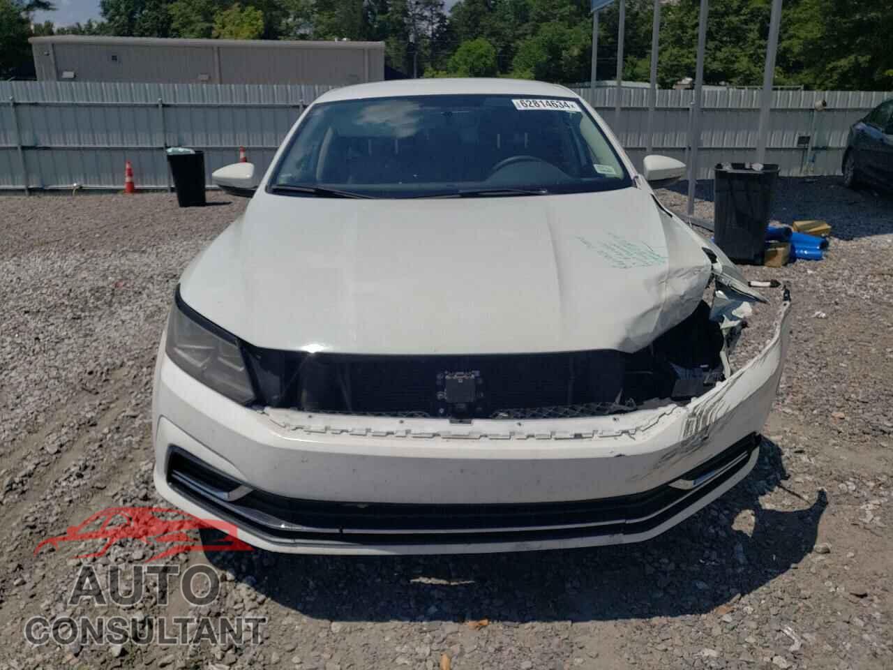 VOLKSWAGEN PASSAT 2017 - 1VWAT7A30HC070134