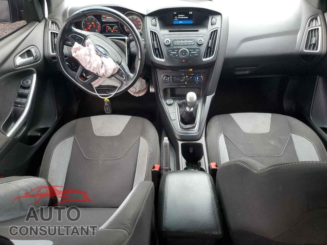 FORD FOCUS 2017 - 1FADP3L90HL306463