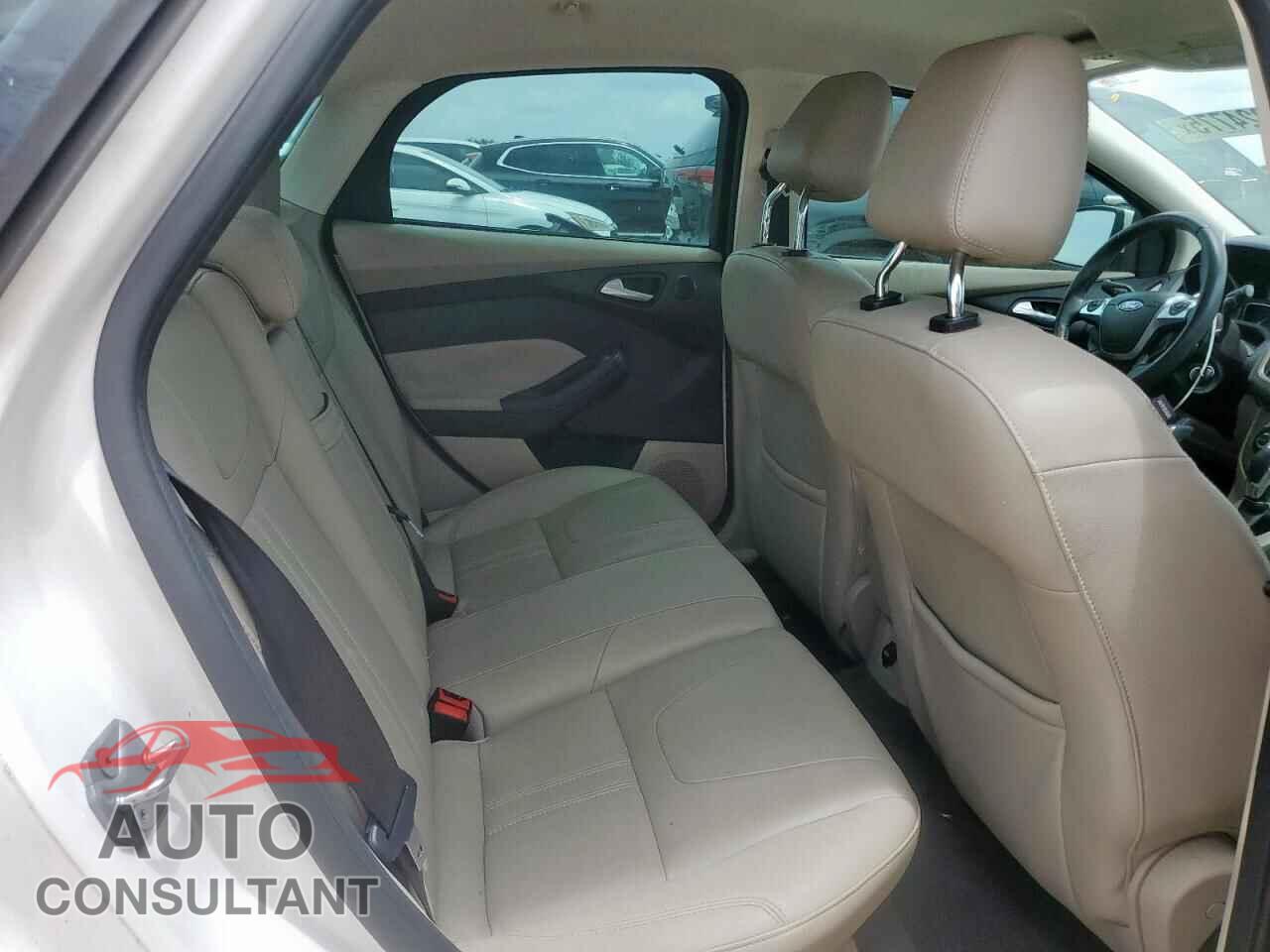 FORD FOCUS 2012 - 1FAHP3H22CL104827