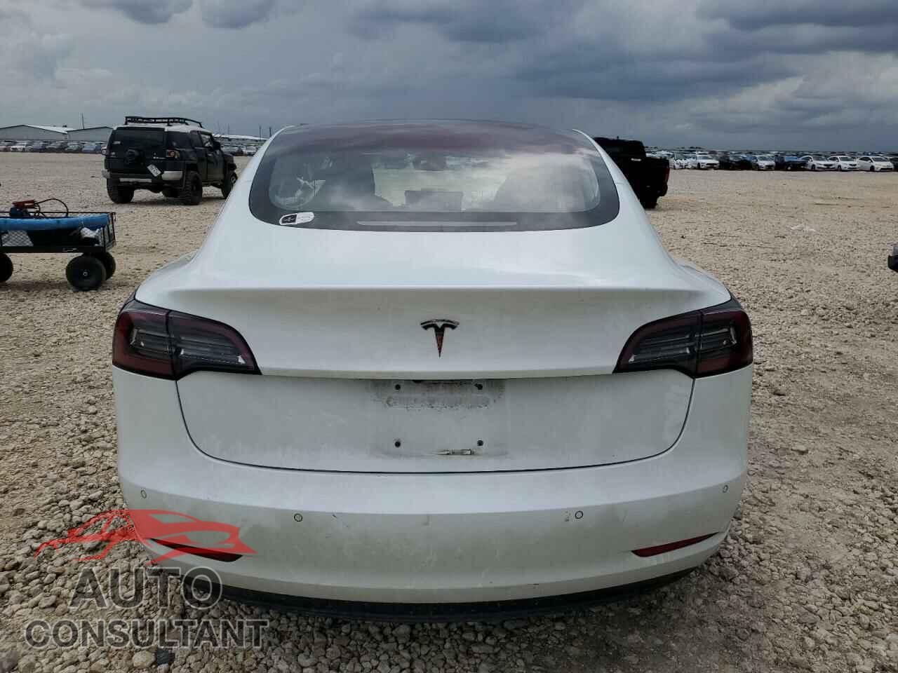 TESLA MODEL 3 2018 - 5YJ3E1EA6JF030371