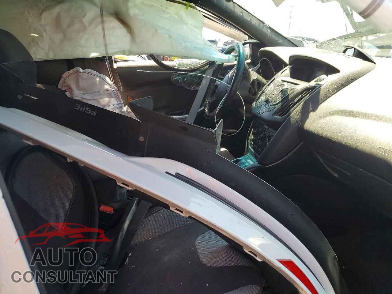 FORD FOCUS 2014 - 1FADP3L96EL300470