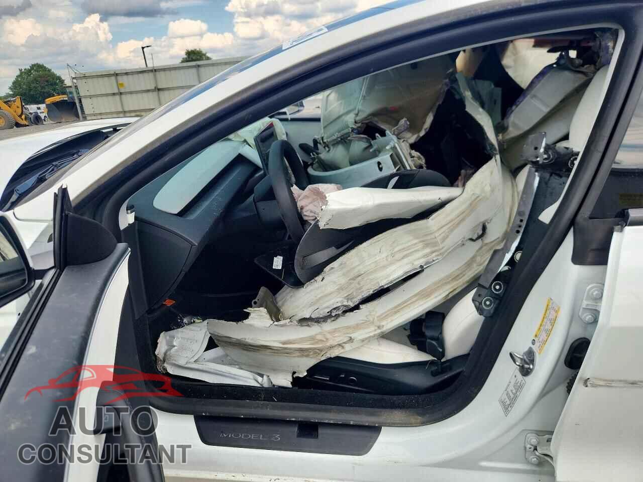 TESLA MODEL 3 2025 - 5YJ3E1EA0SF932077