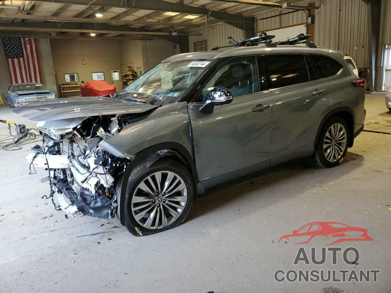 TOYOTA HIGHLANDER 2023 - 5TDEBRCH2PS130567