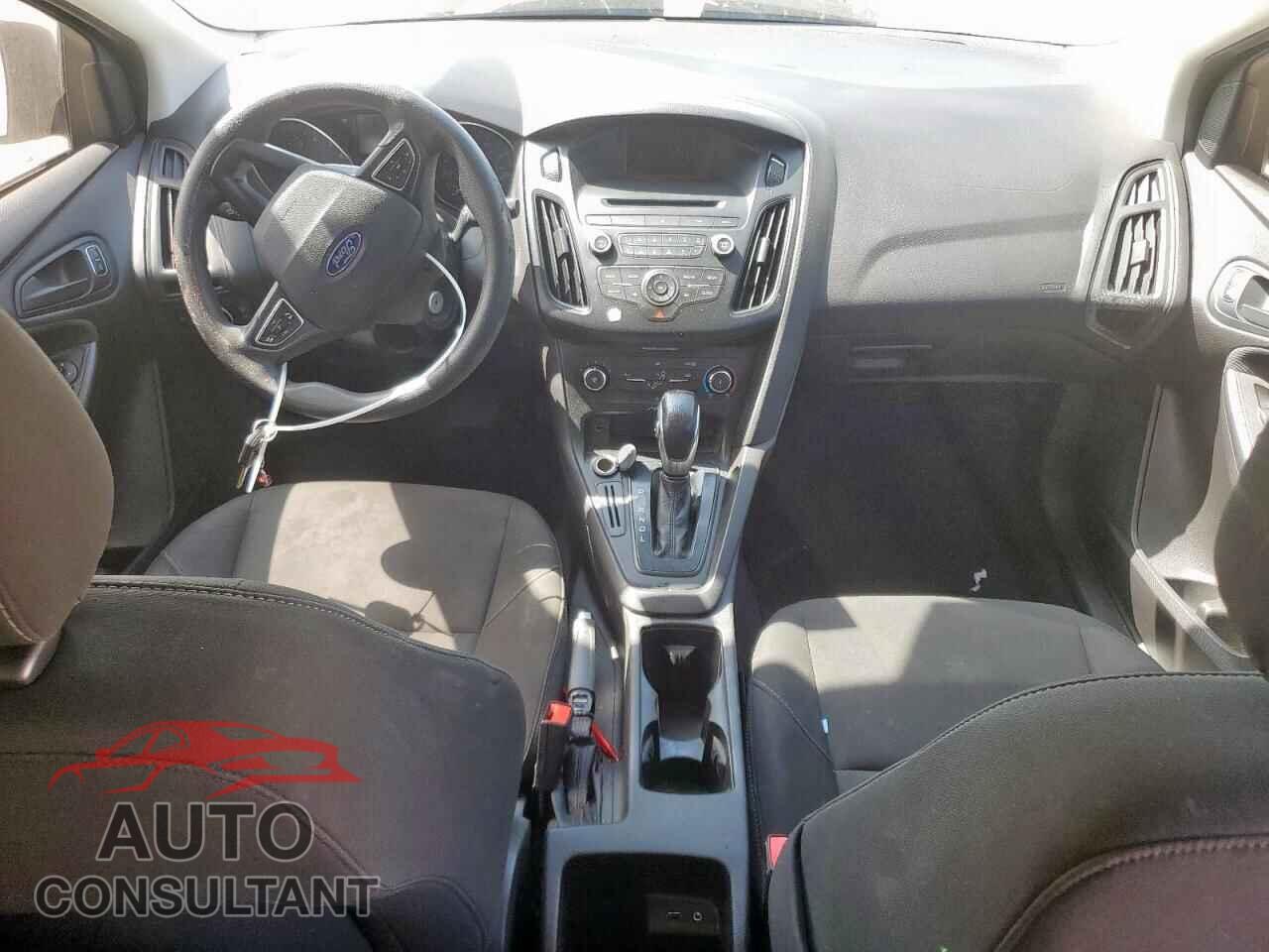 FORD FOCUS 2015 - 1FADP3E21FL221273
