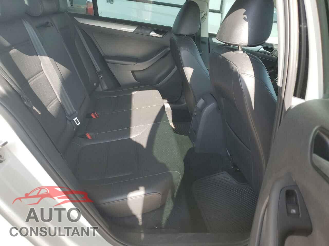 VOLKSWAGEN JETTA 2018 - 3VWDB7AJ0JM211237