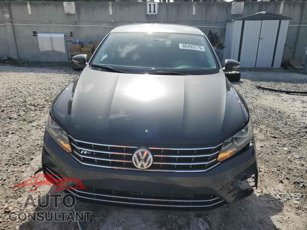 VOLKSWAGEN PASSAT 2017 - 1VWDT7A32HC052201