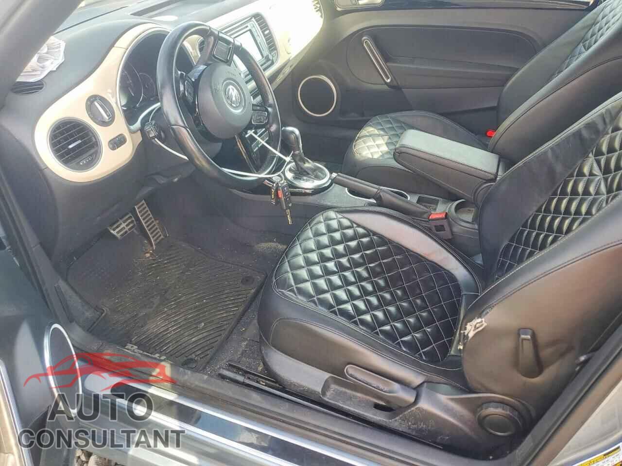 VOLKSWAGEN BEETLE 2019 - 3VW5DAAT3KM502202