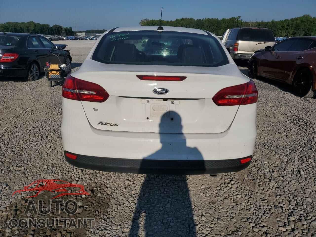 FORD FOCUS 2017 - 1FADP3E29HL312181