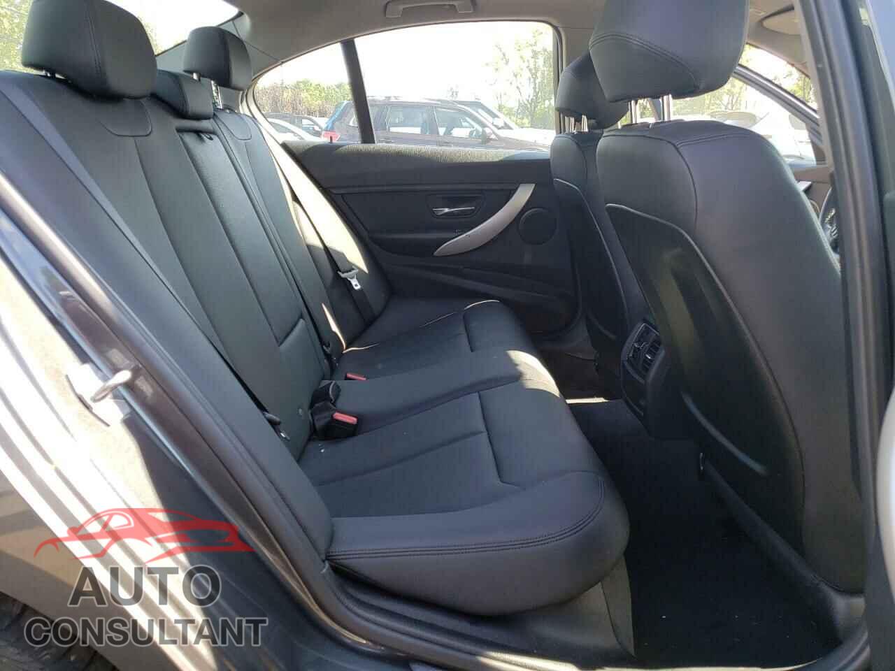 BMW 3 SERIES 2016 - WBA8E5G55GNU20107