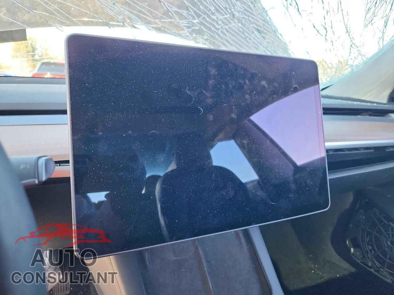 TESLA MODEL 3 2021 - 5YJ3E1EA4MF071747